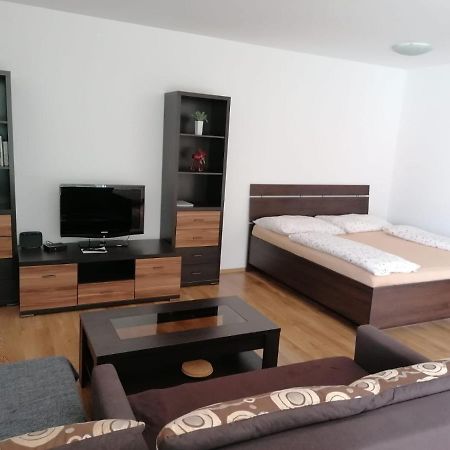 Modern City Center Apartment With Private Parking มาร์ติน ภายนอก รูปภาพ