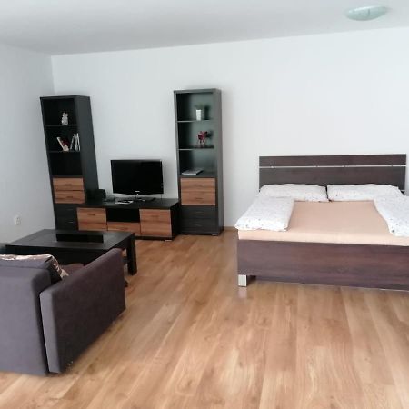 Modern City Center Apartment With Private Parking มาร์ติน ภายนอก รูปภาพ