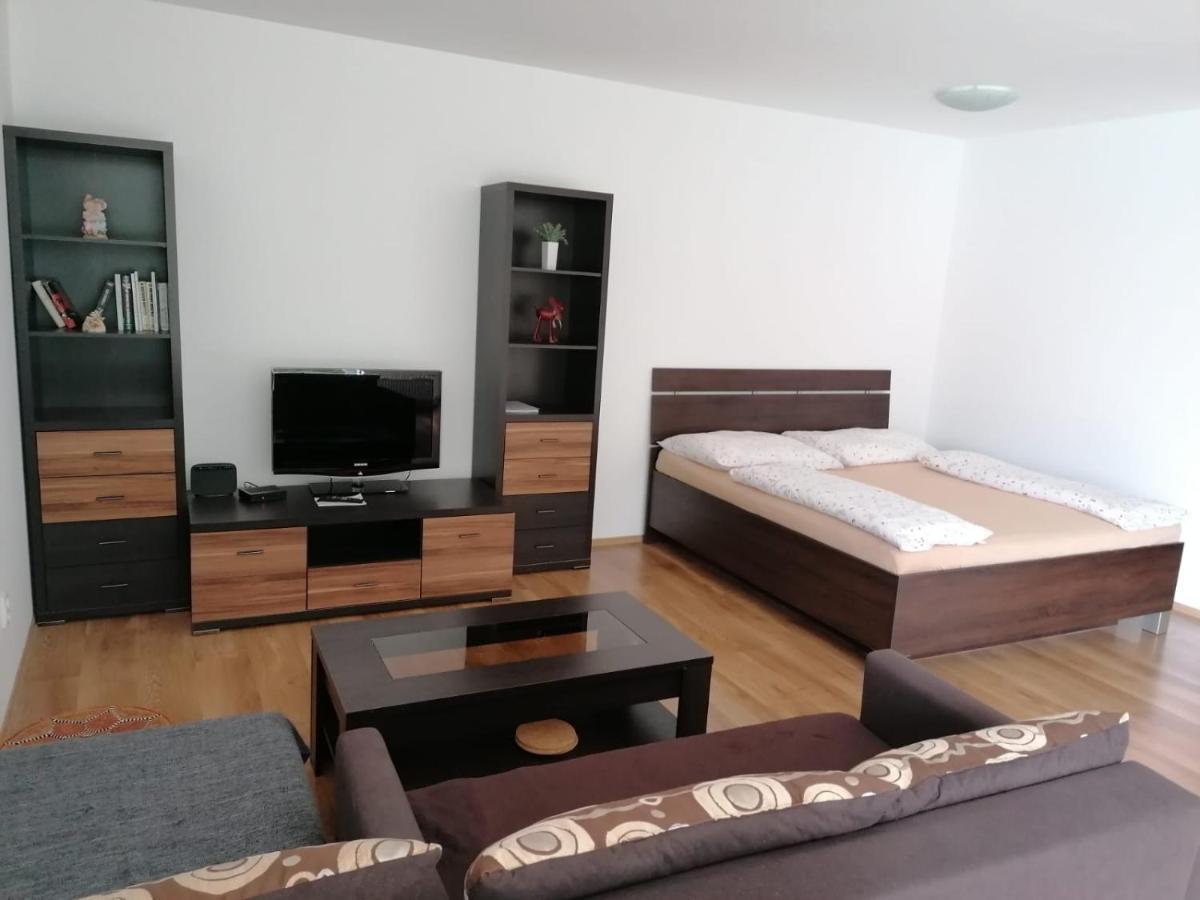 Modern City Center Apartment With Private Parking มาร์ติน ภายนอก รูปภาพ
