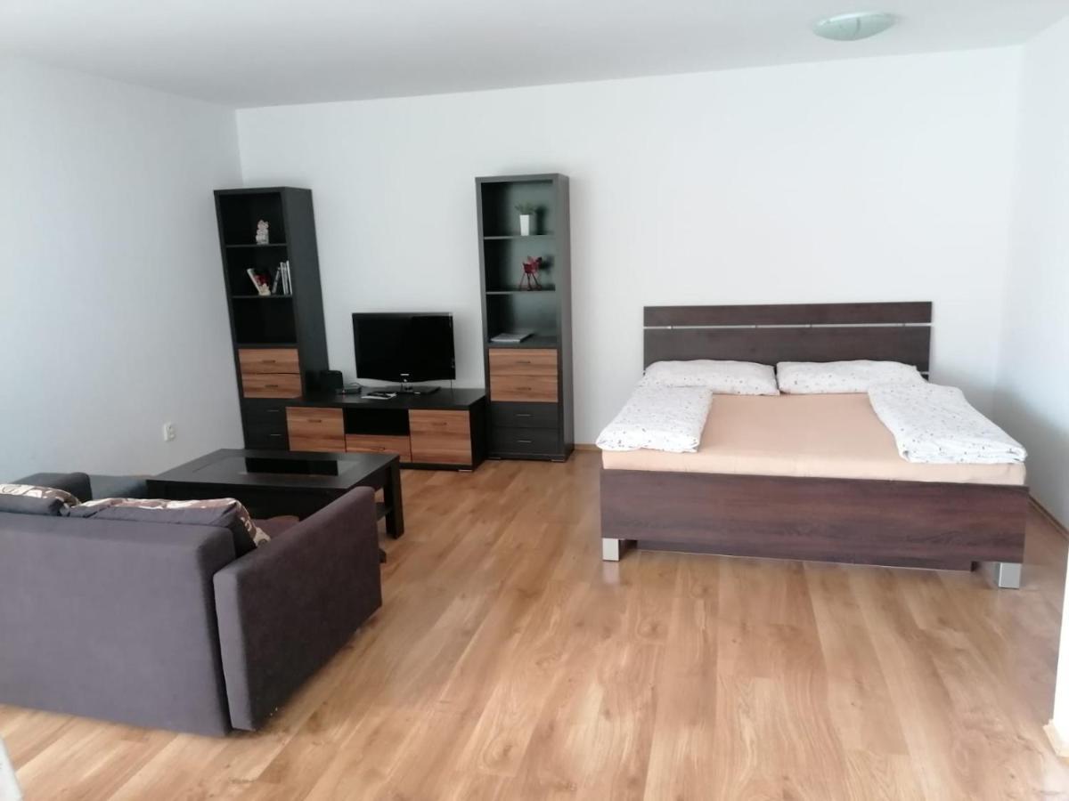 Modern City Center Apartment With Private Parking มาร์ติน ภายนอก รูปภาพ