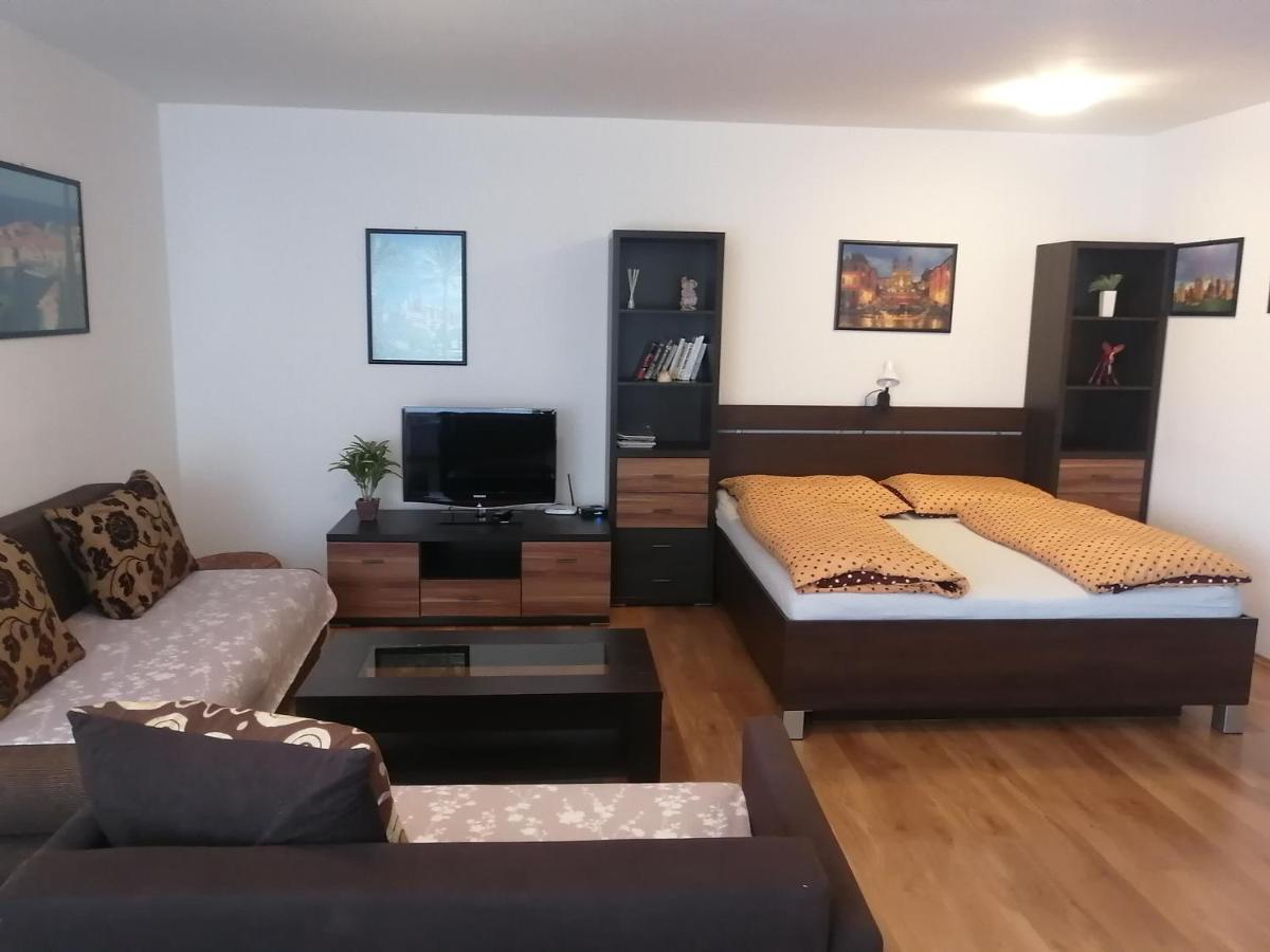 Modern City Center Apartment With Private Parking มาร์ติน ภายนอก รูปภาพ